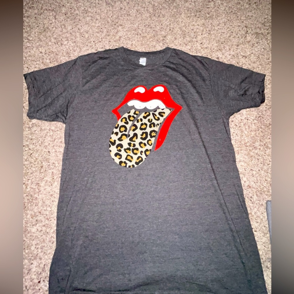 Graphic tee